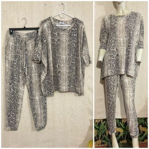 Lilyful Snake Print Fleece Lounging SET